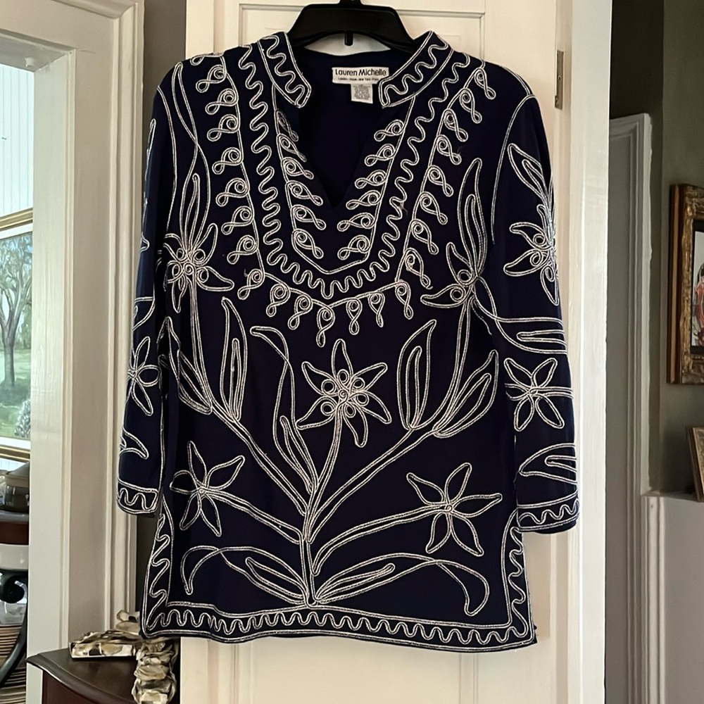 Beautiful Lauren Michelle embroidered top